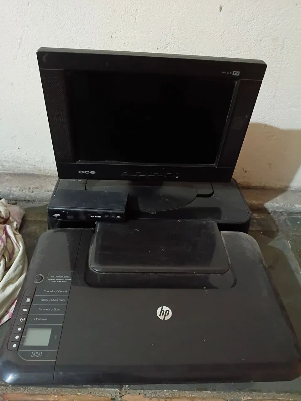 Tv, conversor e 2 impressoras.