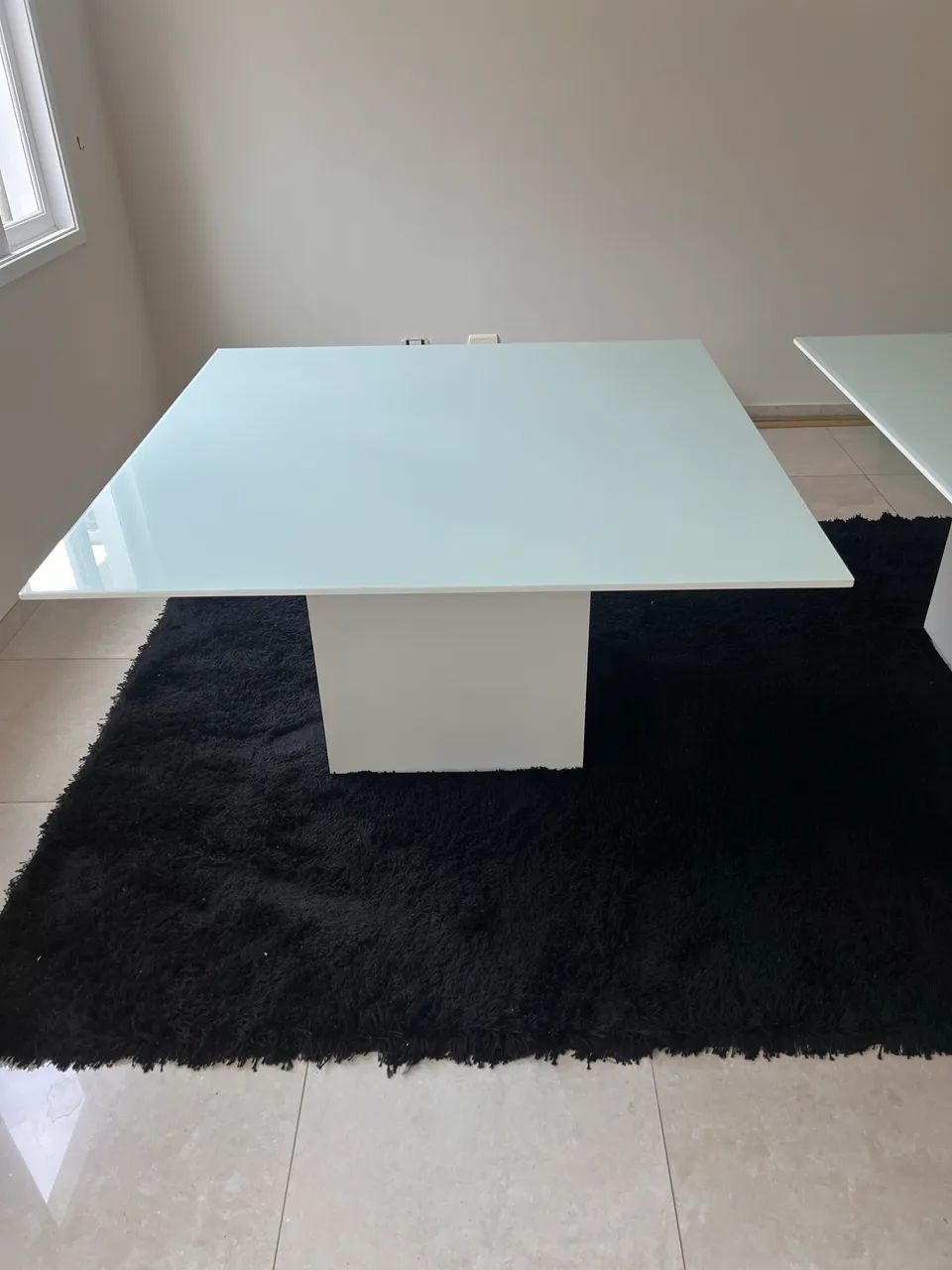 Mesa de jantar quadrada 