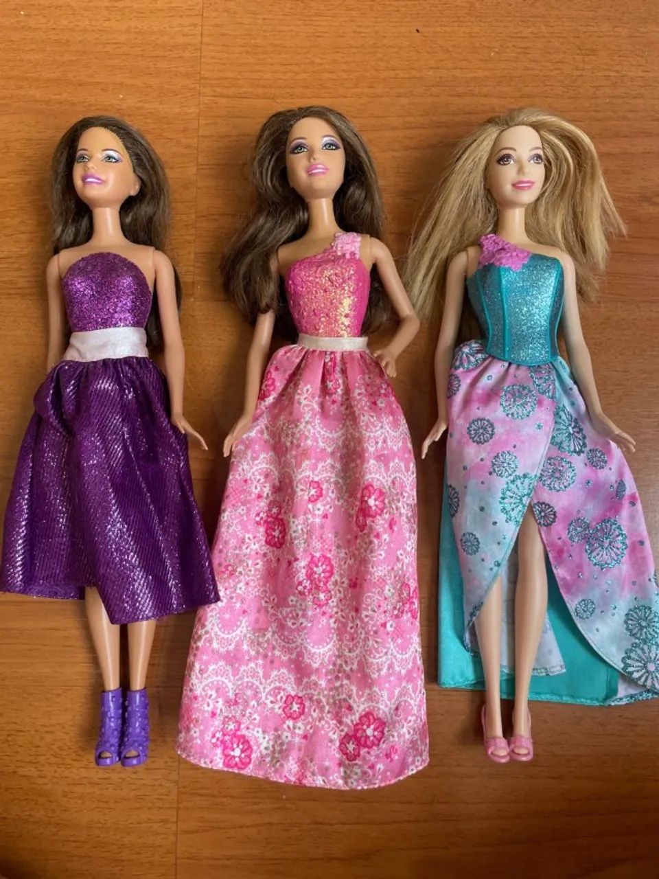 Barbies e acessórios 