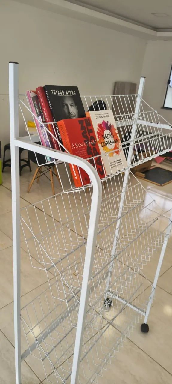 Expositor de Livros de Ferro - Foto 3