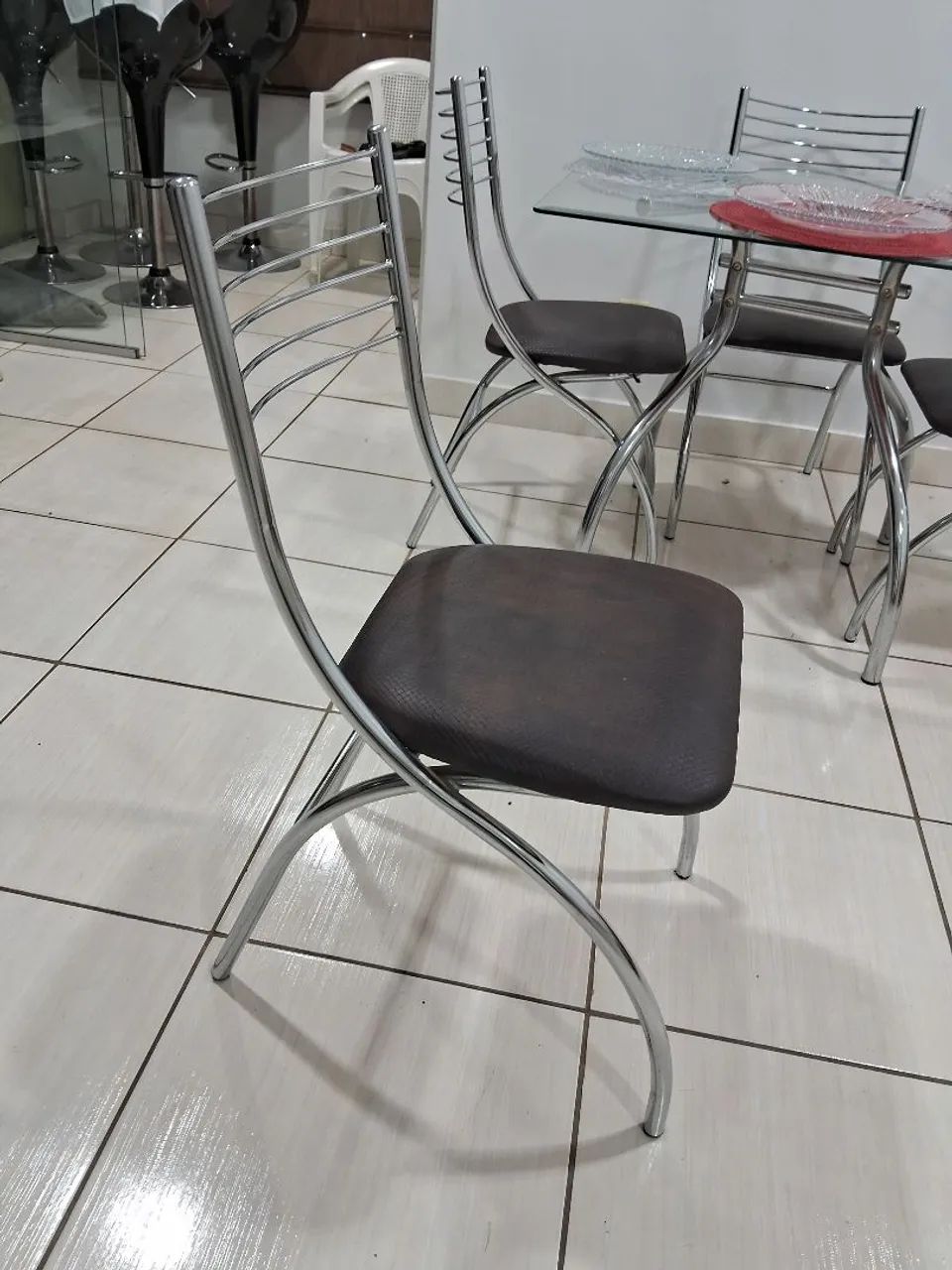 Mesa inox com vidro em perfeito estado  - Foto 2