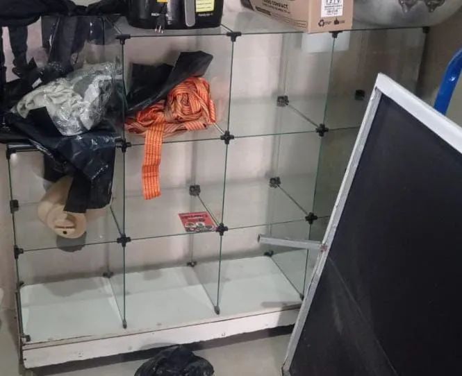 VENDO MANEQUIM E COMEIA PARA LOJA - Foto 5