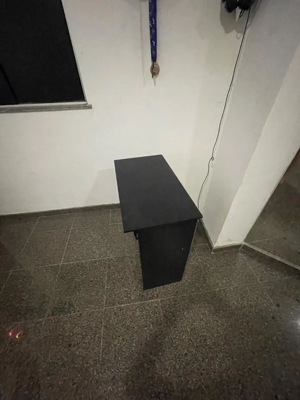 Mesa Escrivaninha Compacta Preta para Estudos e Home Office / Notebook - Foto 5