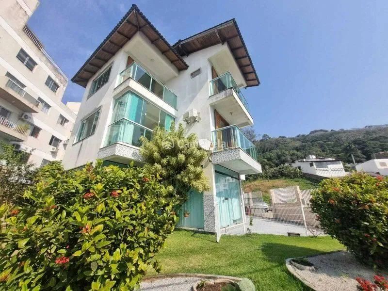 Casa 06 dormitórios à venda na Ponta de Baixo em São José - SC
