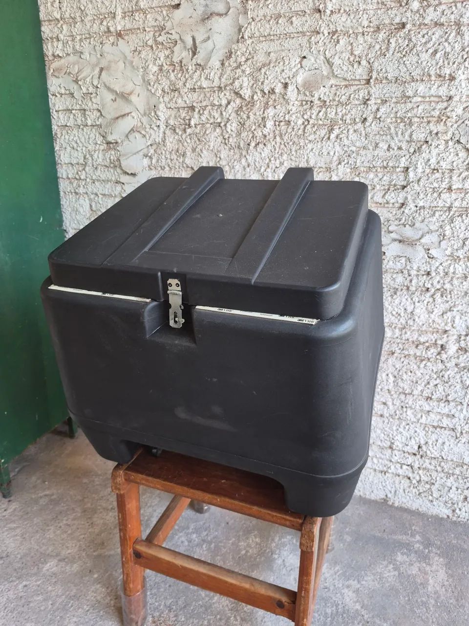Baú de moto com suporte