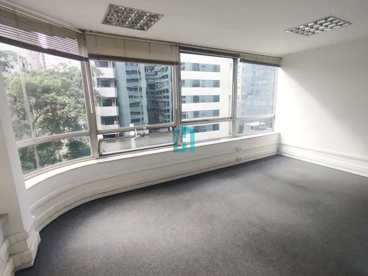 Maravilhoso Conjunto Comercial Al. Santos