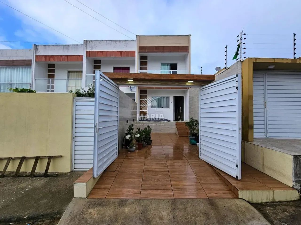 Duplex fora de condomínio com 02 quartos à venda em Gravatá/PE!