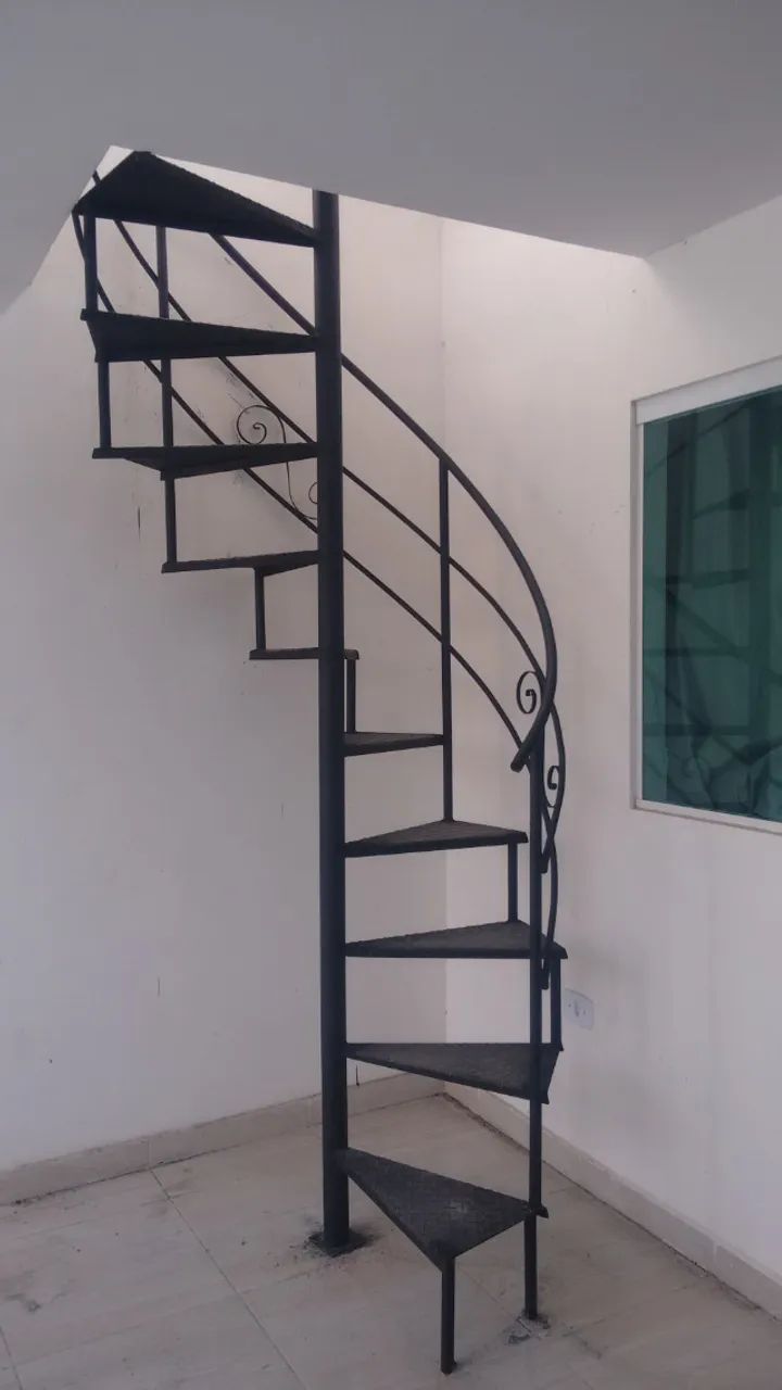 Escada caracol em ferro pronta entrega - Foto 6