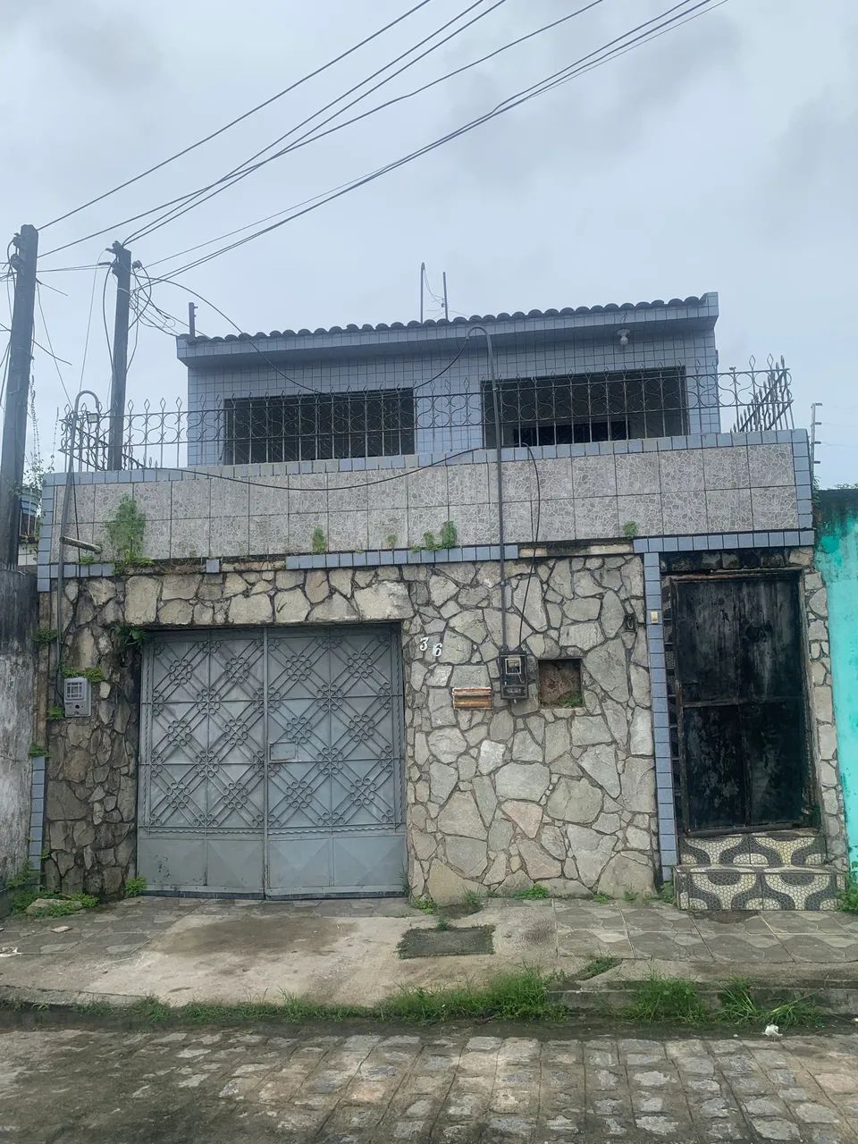 Vende ou troca sobrado 