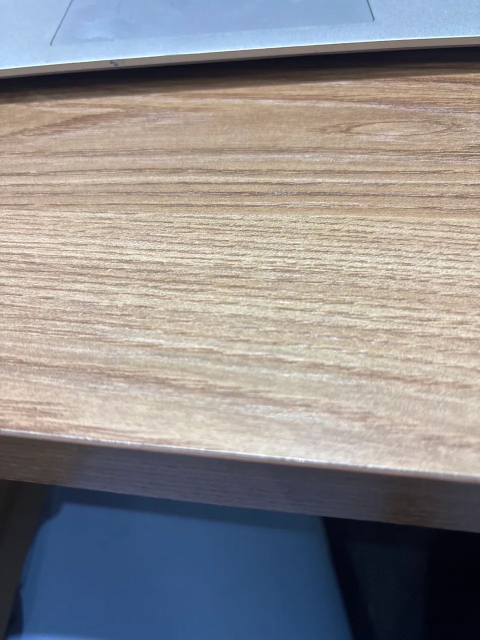 Mesa de escritório em L, MDF amadeirado - excelente estado - Foto 2