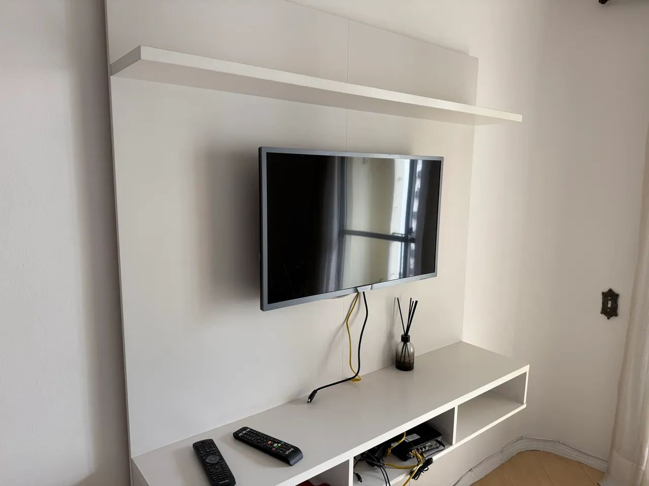 Painel de TV branco