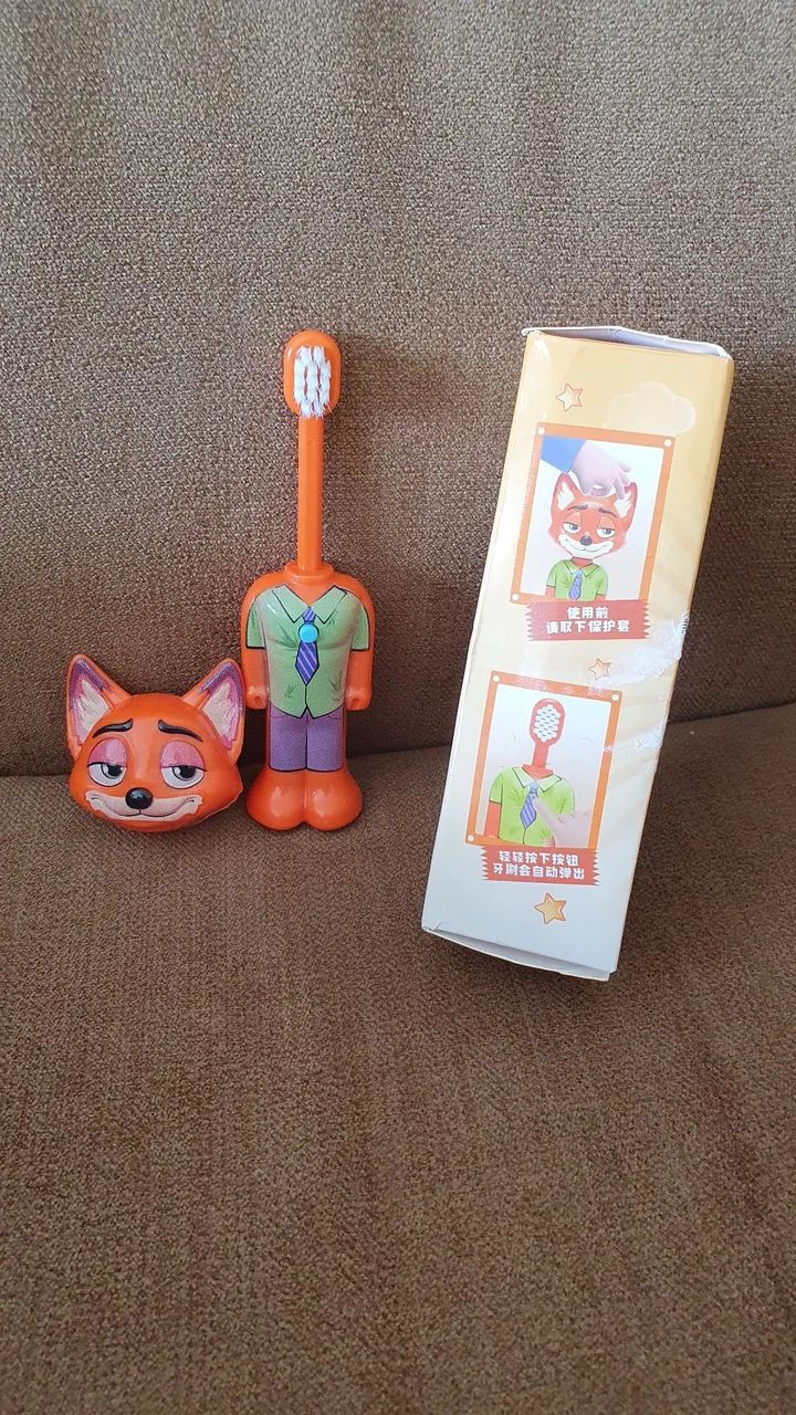 Escova de Dentes Infantil tema Zootopia - Foto 3