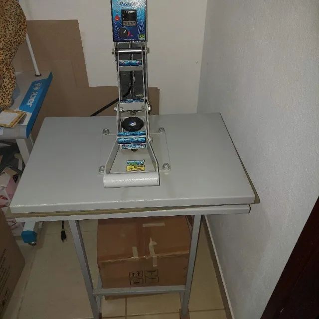 Prensa térmica Maquinatec 60x40 manual 127v completa com cavalete - Foto 3