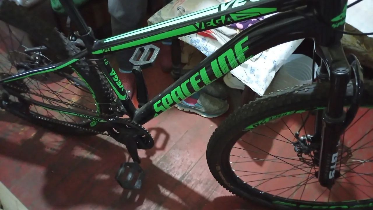 Pelotas!!BICICLETA MTB ARO 26 - PRETA E VERDE - FREIO A DISCO - Foto 5
