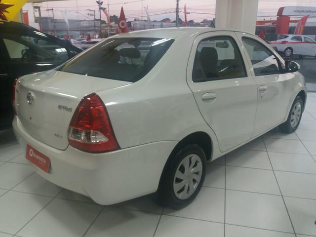Toyota Etios sedan 1.5 2017 - Foto 4