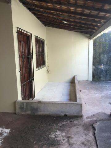 Excelente casa 100% Documentada, 2/4, Condomínio Imperial, ao lado do COPM, Financiável