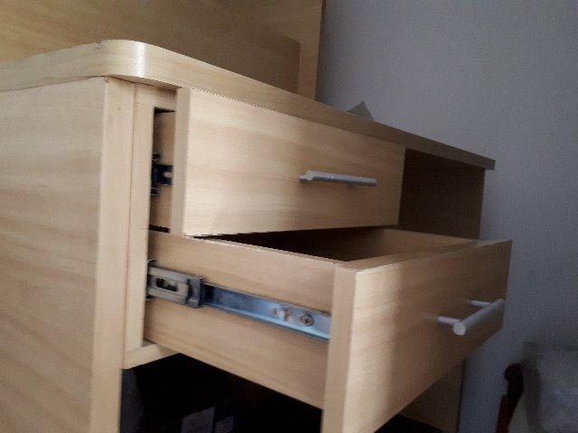 Mesa de escritório ,marfim,com 2 gavetas usada - Foto 3
