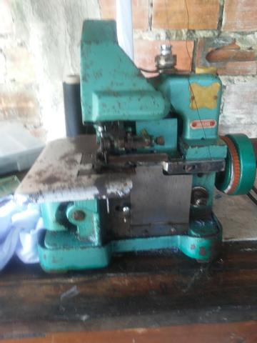 Vendo Overlok semi 300.00