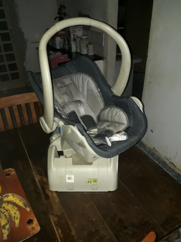 Vendo bebê conforto semi novo