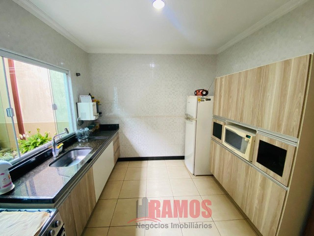 Lindíssima casa de 3 quartos com suíte em colina de laranjeira!! - Foto 5