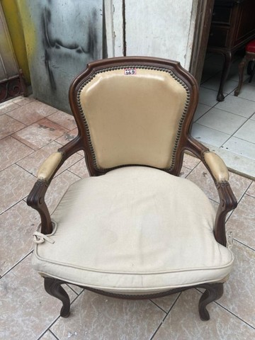 Cadeira estilo Luis XV em Imbuia