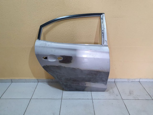 Porta traseira direita Yaris 18/21 Original