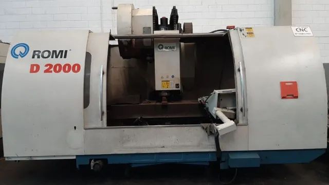 CENTRO DE USINAGEM ROMI D2000