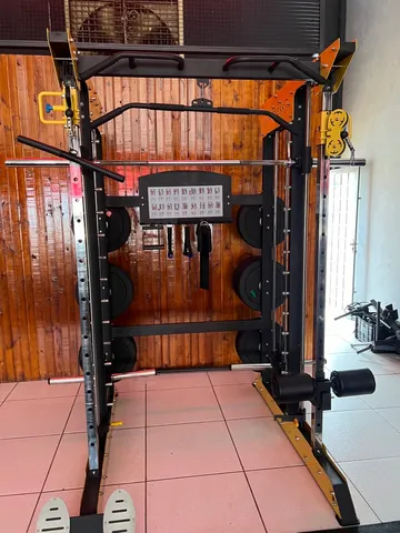 Agachamento sumo com anilhas - BRNSHOP - Barra de Musculação