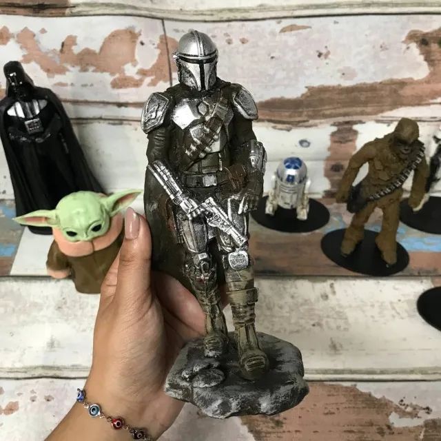 Boneco Madalorian da Saga Star Wars Miniatura em Resina - Foto 4