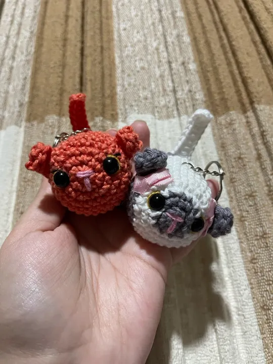 Chaveiros de gatinhos em crochê