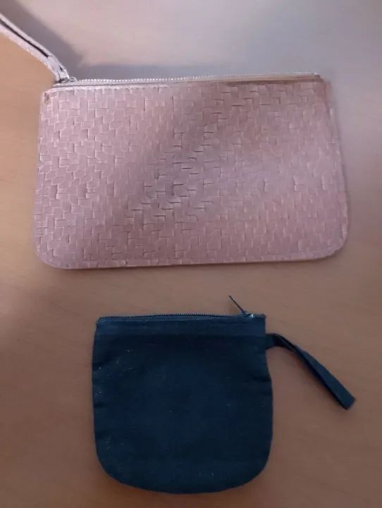 Bolsa de mão e necessaire -  estiloso e prático, couro e sem uso, porta moedas de tecido  - Foto 2