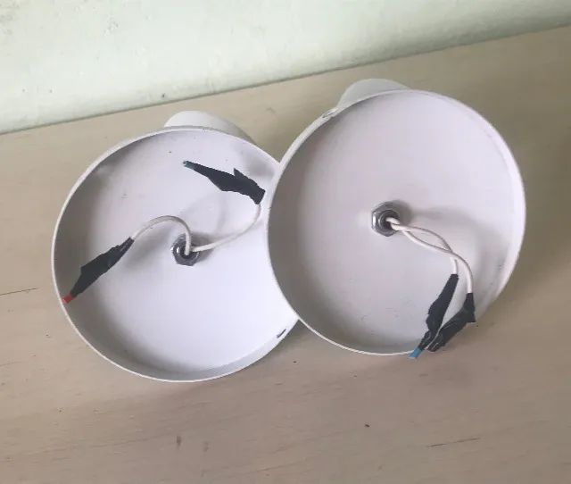vendo 4 spots de sobrepor direcionaveis em metal branco  com novos - Foto 3