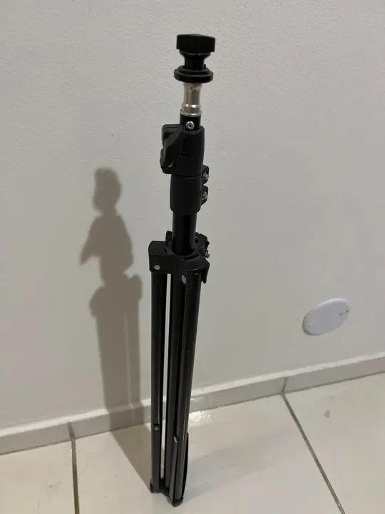 Tripé de Alumínio 2.10 altura - Foto 4