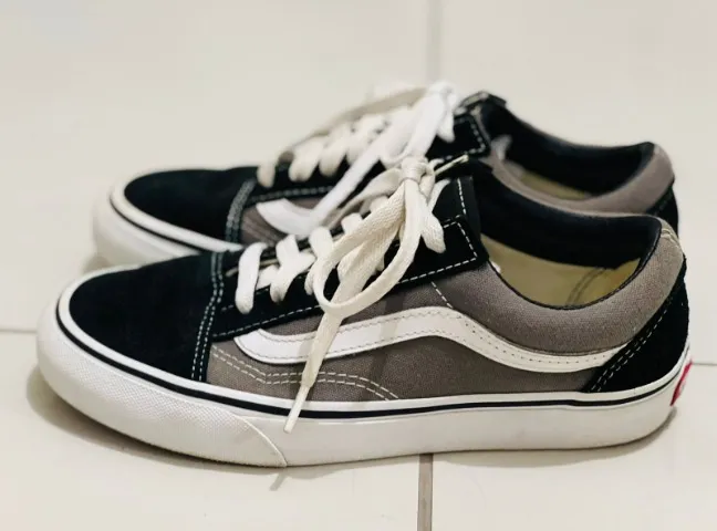 TÊNIS VANS PRETO CINZA E BRANCO ORIGINAL - Tamanho 34