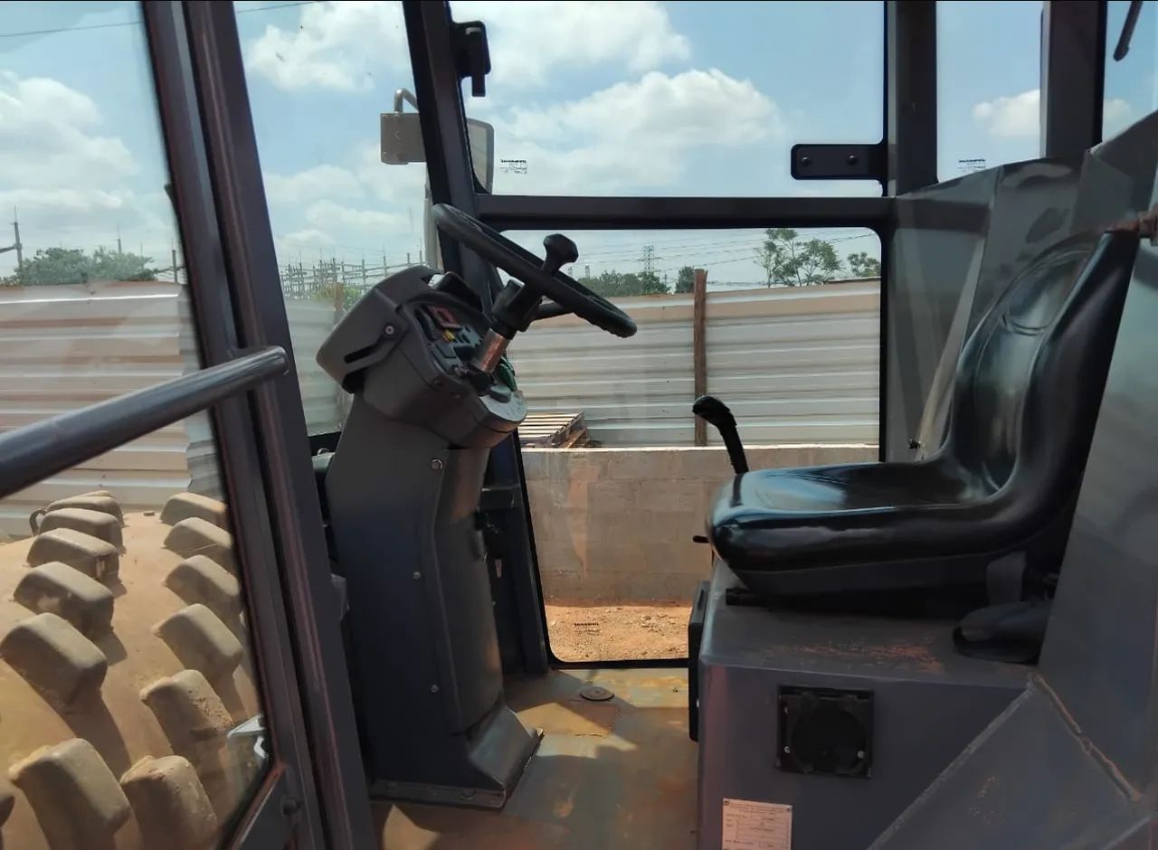 Rolo Compactador Dynapac CA15 ano 2021 com Pata de Carneiro, 2100 horas, em SP - Foto 5