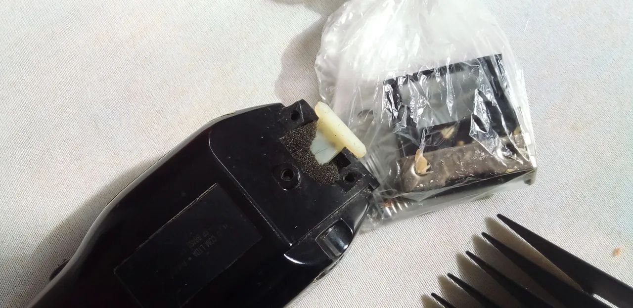 Maquina para corte de cabelo BaByliss Pro com defeito  - Foto 4