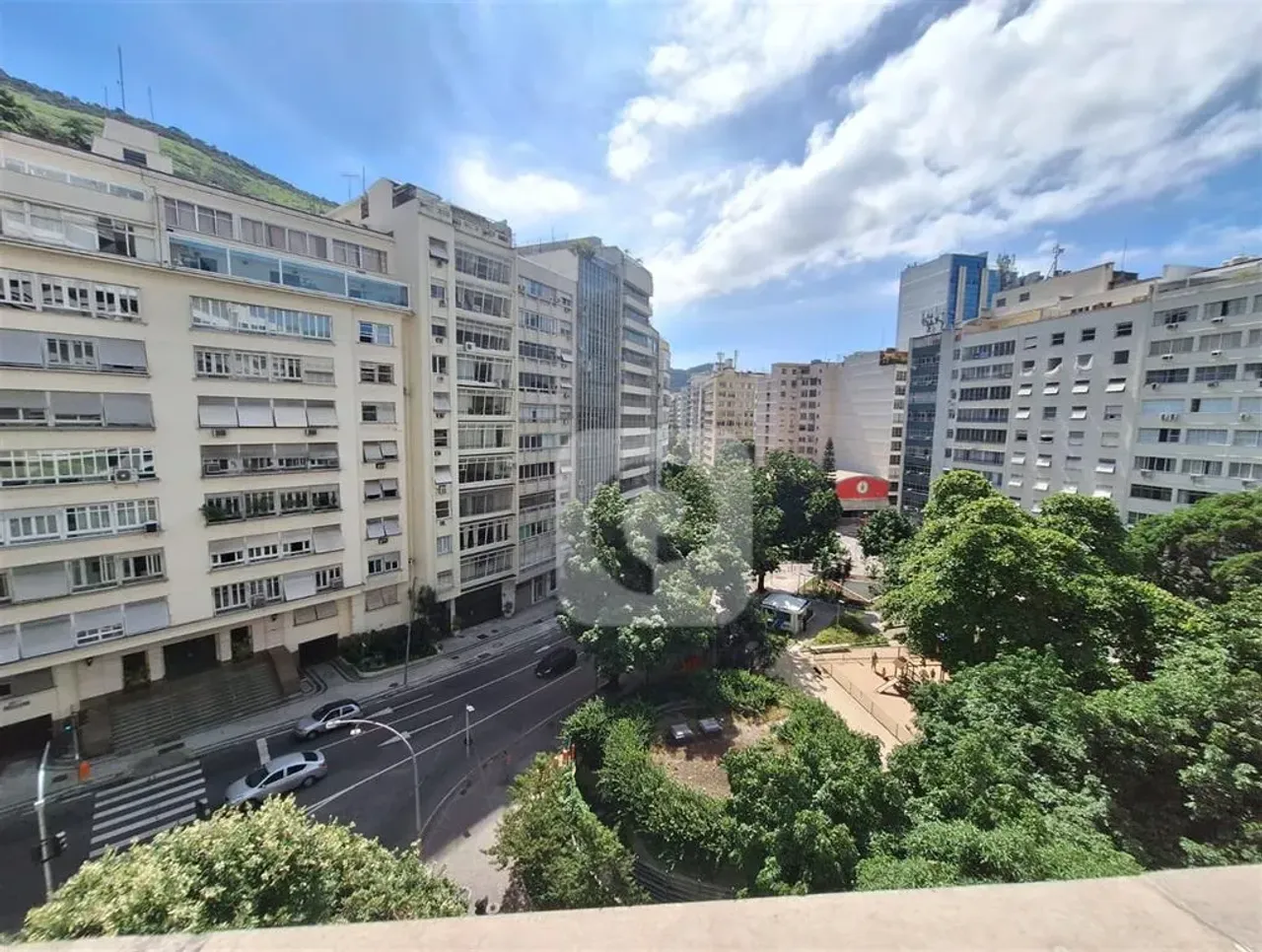 Corte de Cantagalo, Praça Eugênio Jardim, 280 m2, 1 vaga de garagem