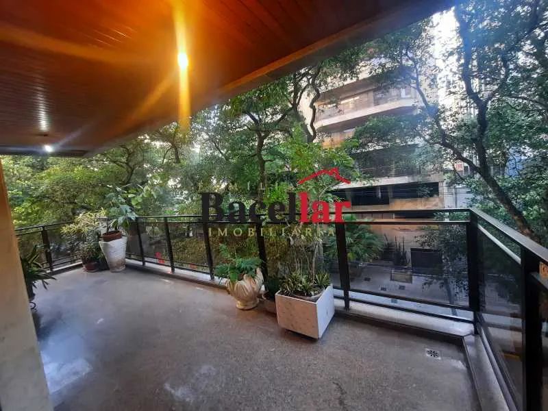 Apartamento - / Residencial / Tijuca