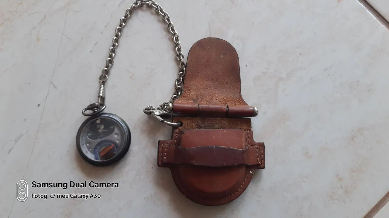 Relógio de Bolso Antigo com Estojo de Couro ( ACEITO PROPOSTA )
