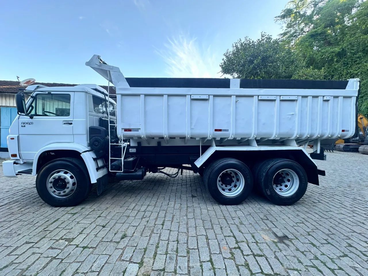VW 23.210 BASCULANTE TRUCK  - Foto 5