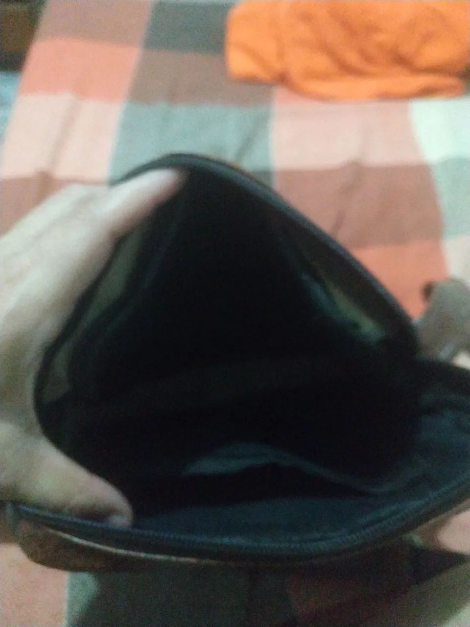 vendo ou troco bolsa de ombro em couro legítimo.80$ - Foto 3