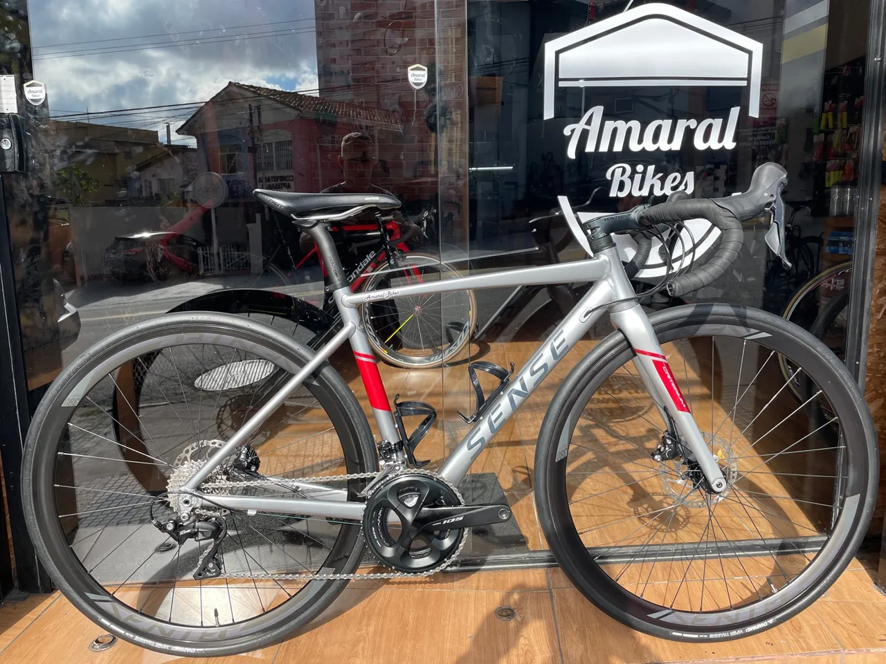 Bicicleta Sense Factory ( Shimano 105 Disc de 11v )