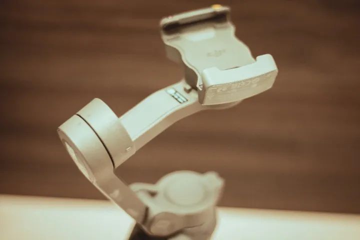 Estabilizador Gimbal DJI Osmo Mobile 3 - Foto 5