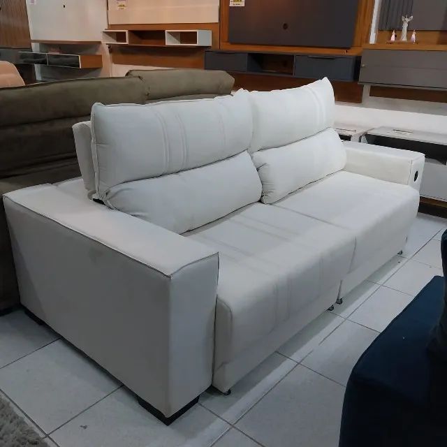 Sofá Cinza Moderno e Confortável