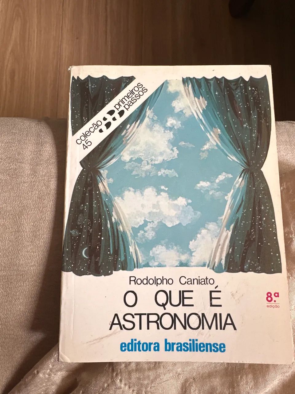 *Livro o que é astronomia 