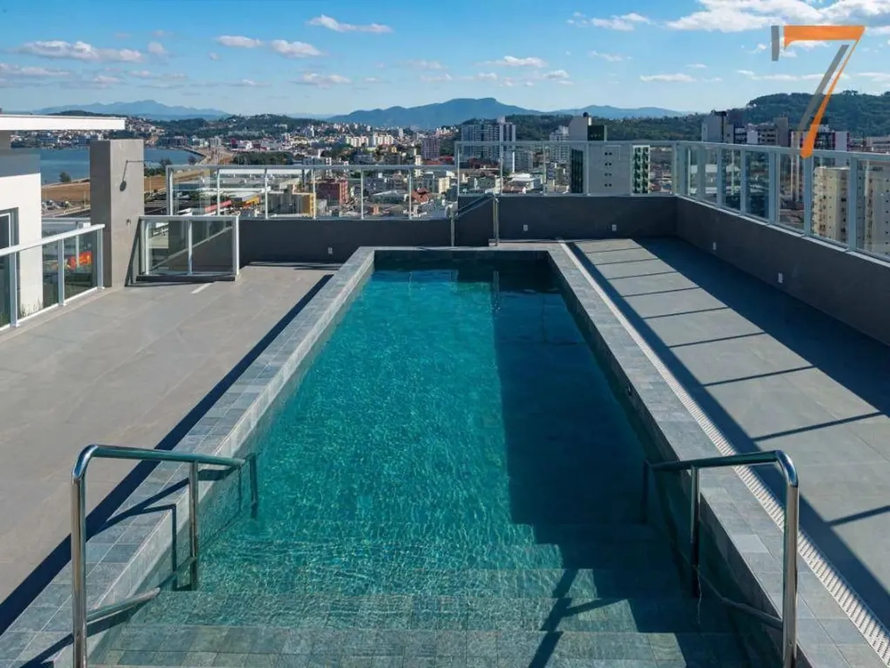 Studio com 1 dormitório para alugar, 45 m² por R$ 4.270,00/mês - Campinas - São José/SC