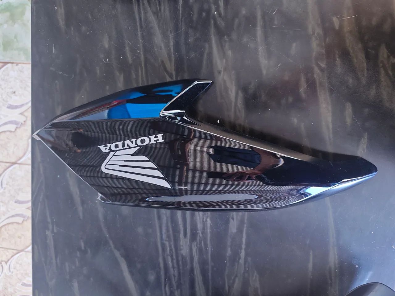 1x Asa Do Tanque Direita  Fan 160 até 2024 Preto - Foto 3