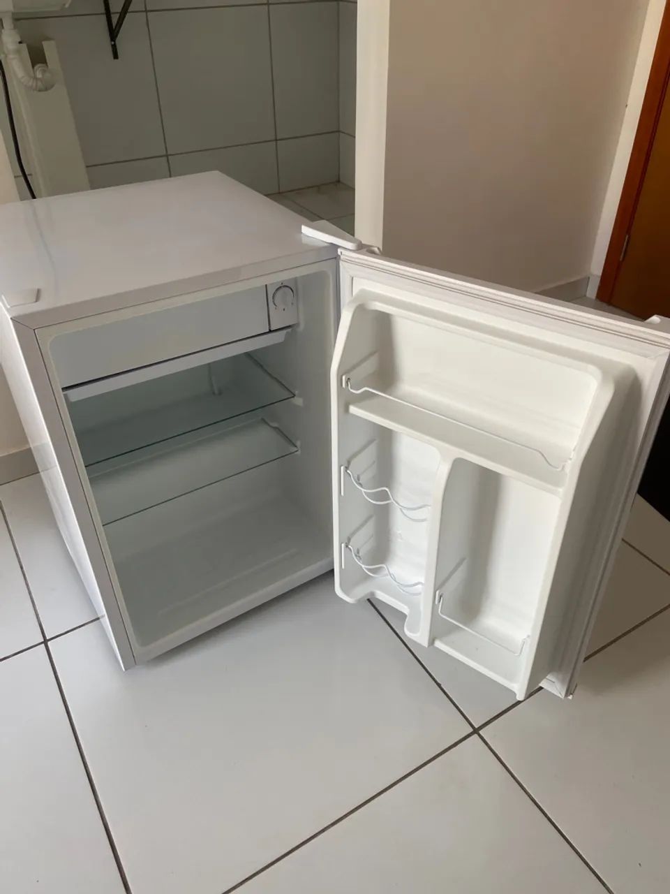 Frigobar HQ 70 litros - Muito novo