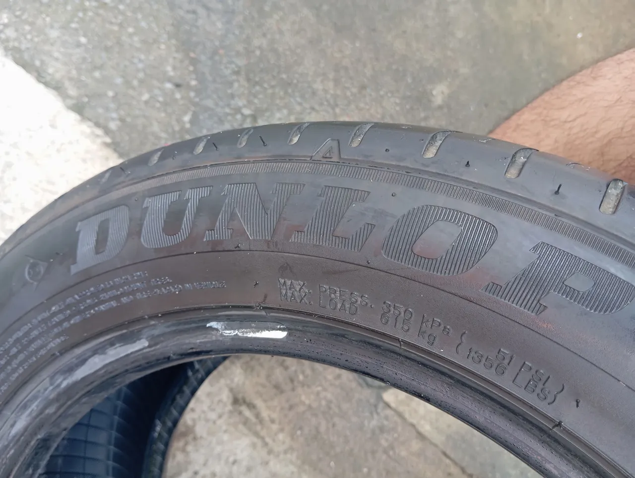 Pneu Dunlop - aro 16