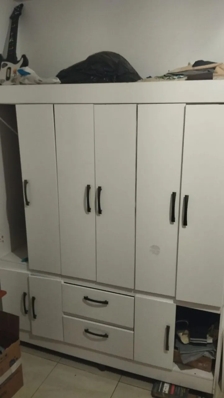 Guarda-Roupa Branco com Gavetas
